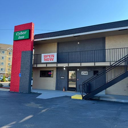 Cyber Inn Augusta Bagian luar foto