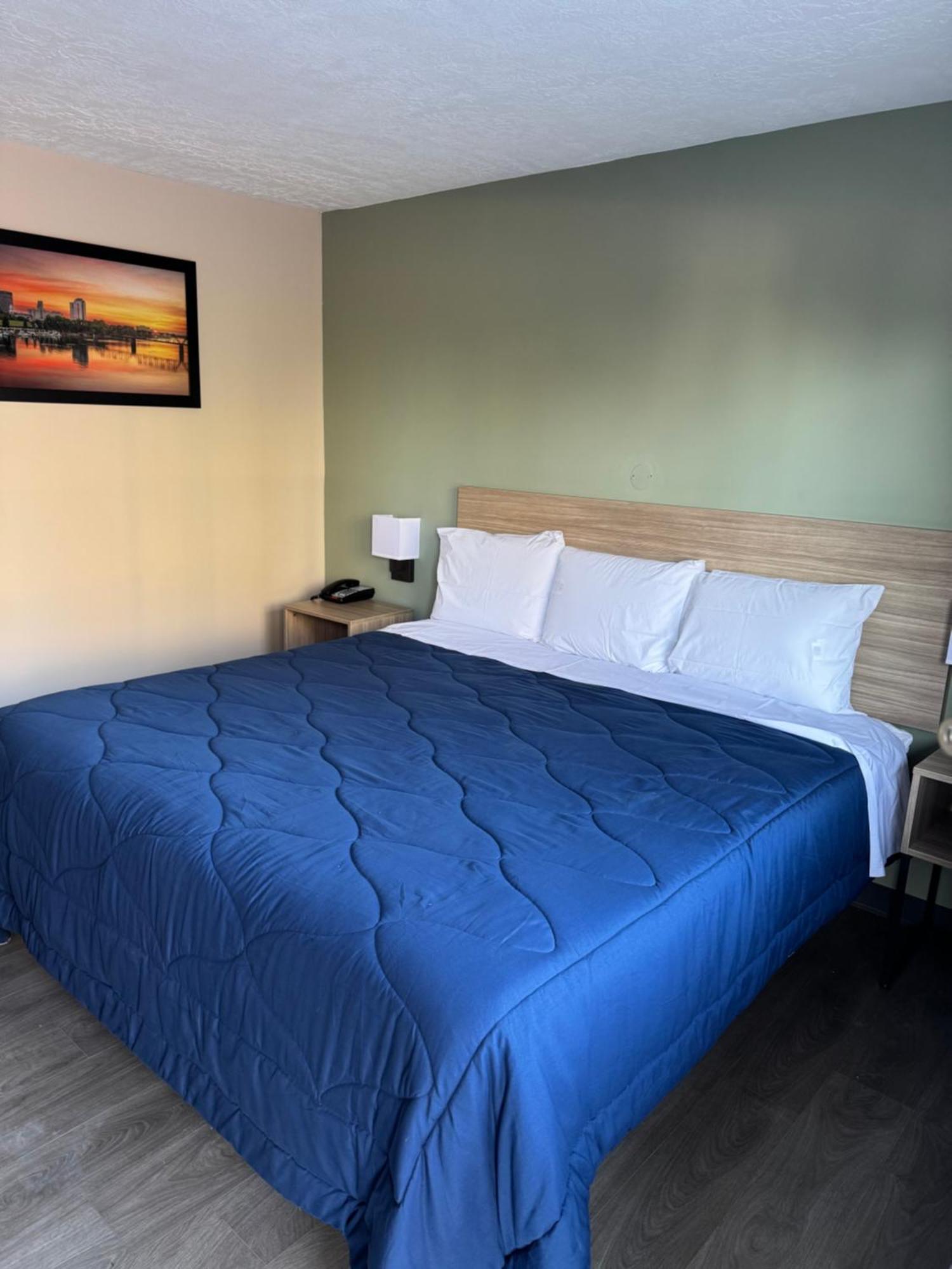 Cyber Inn Augusta Bagian luar foto