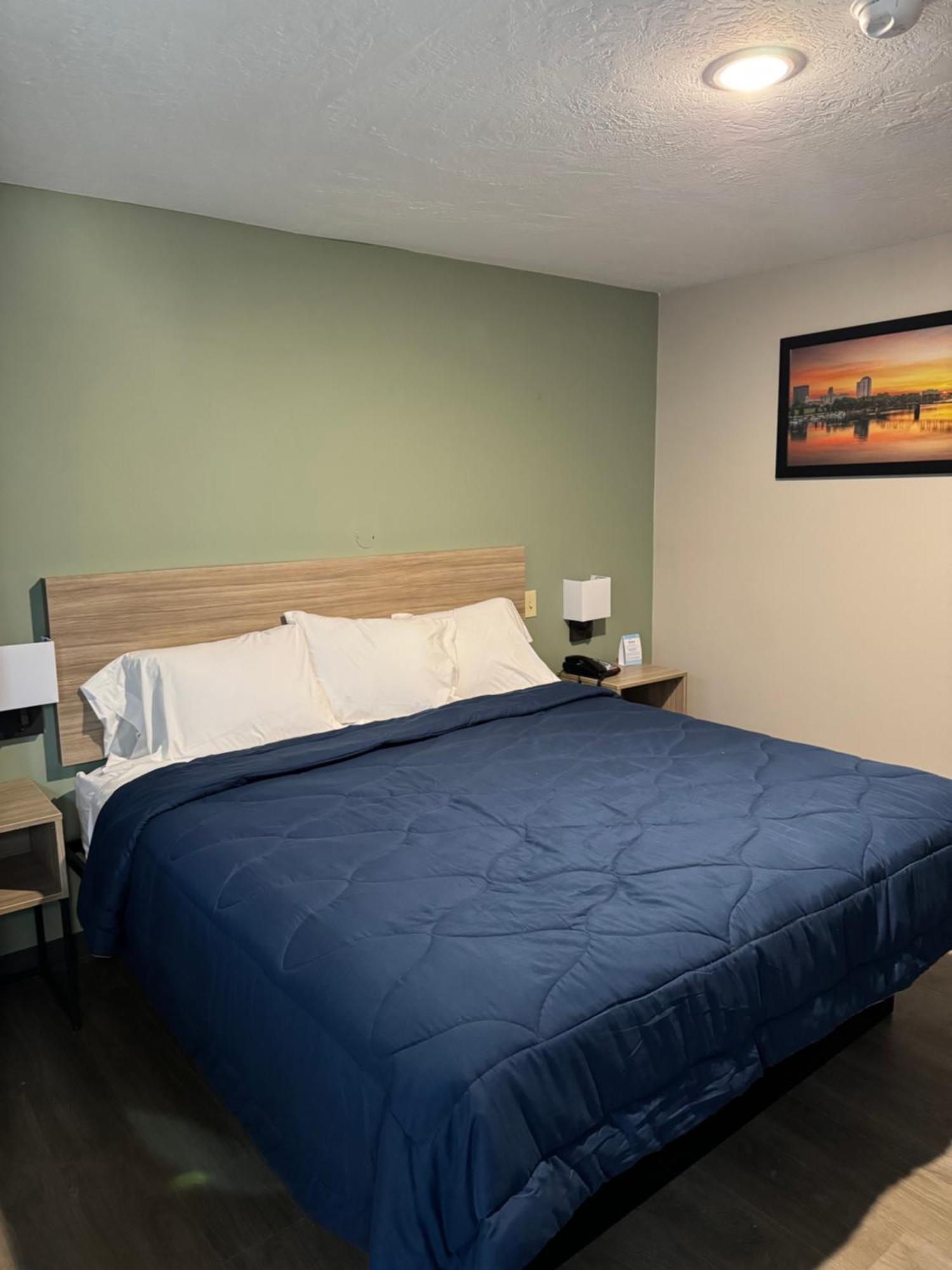 Cyber Inn Augusta Bagian luar foto
