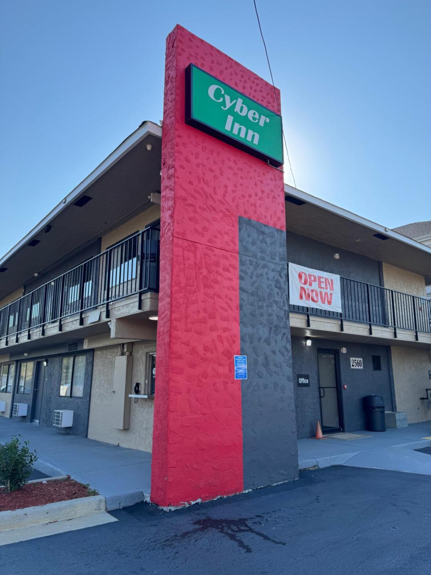 Cyber Inn Augusta Bagian luar foto